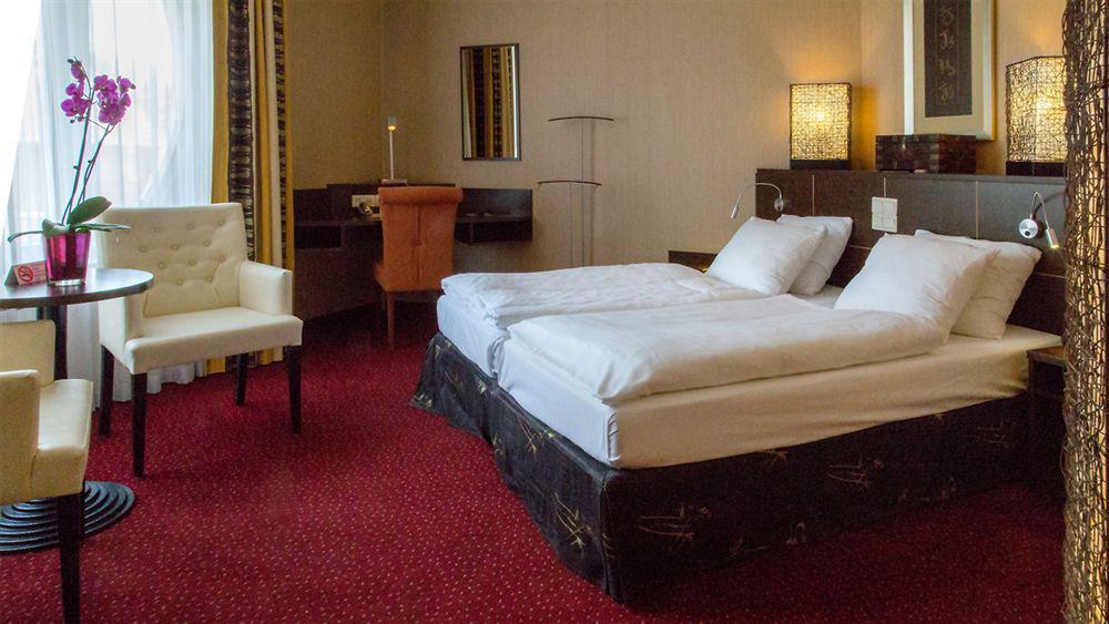 Hotel Ravel הילברסום מראה חיצוני תמונה